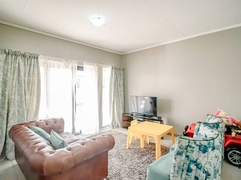 Three Bedroom home in Secure Estate - Photo 6