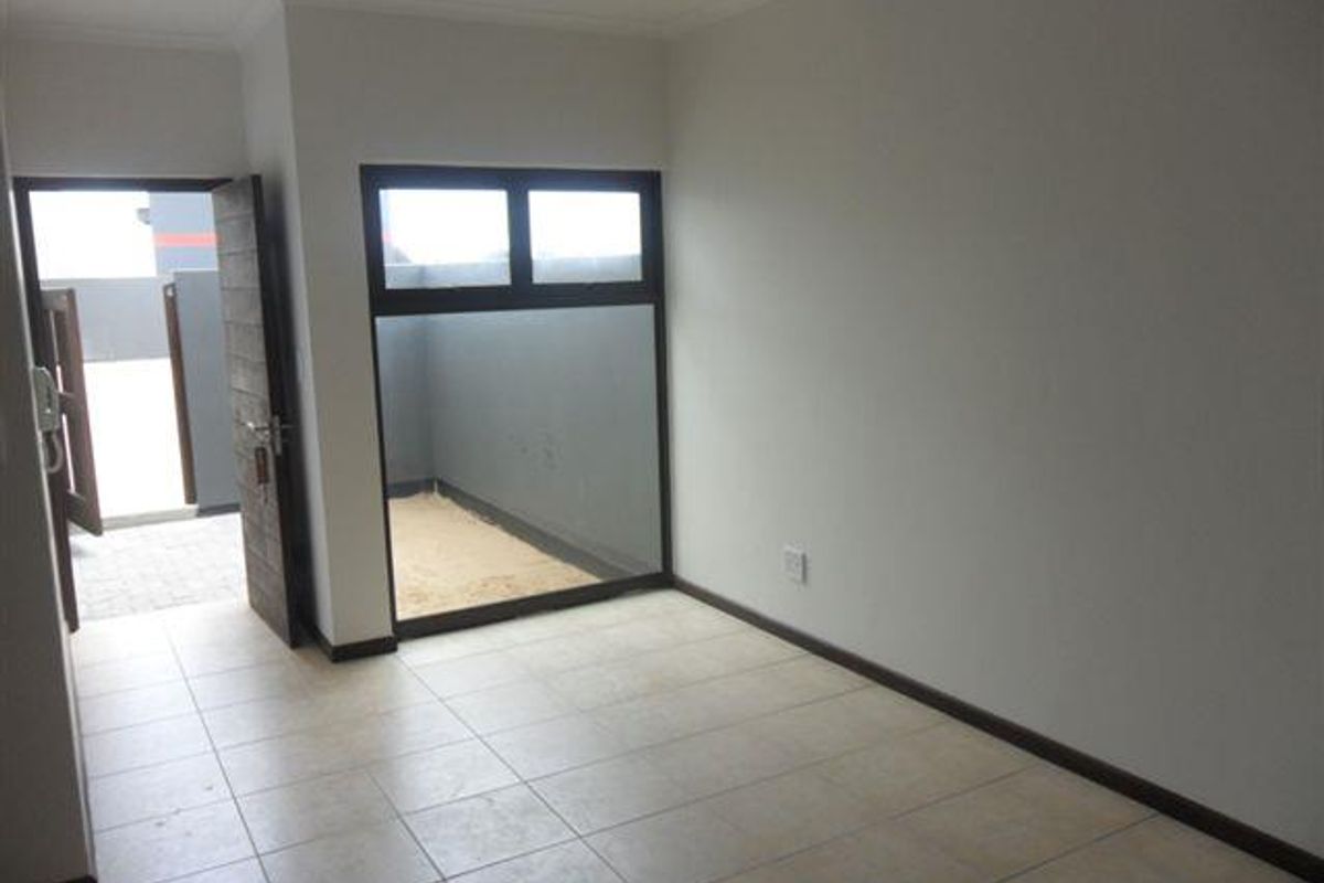 Lock up and Go in Secure Complex! - Photo 2