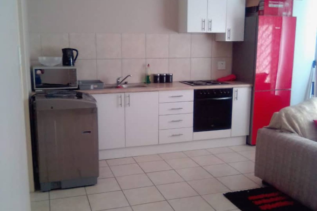🏡 1-Bedroom Flat for Sale  Price: N$ 500,000 (excluding costs) - Photo 2