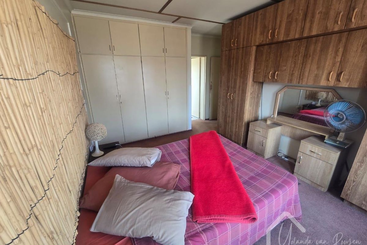 ONE-LEVEL HOME TO RENT - Photo 3