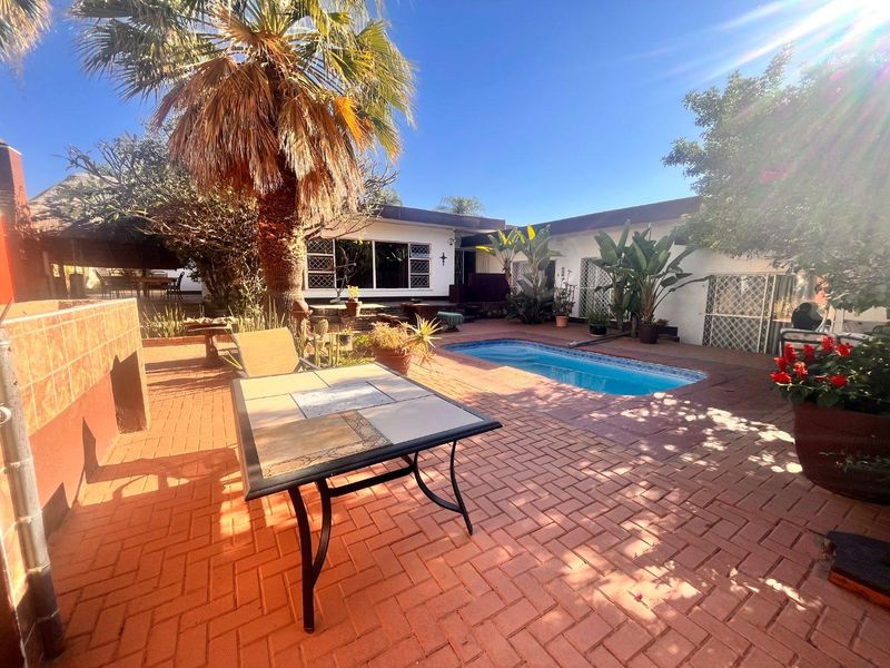 Golden oldie for sale in Pioneerspark for the entrepeneur! - Photo 2