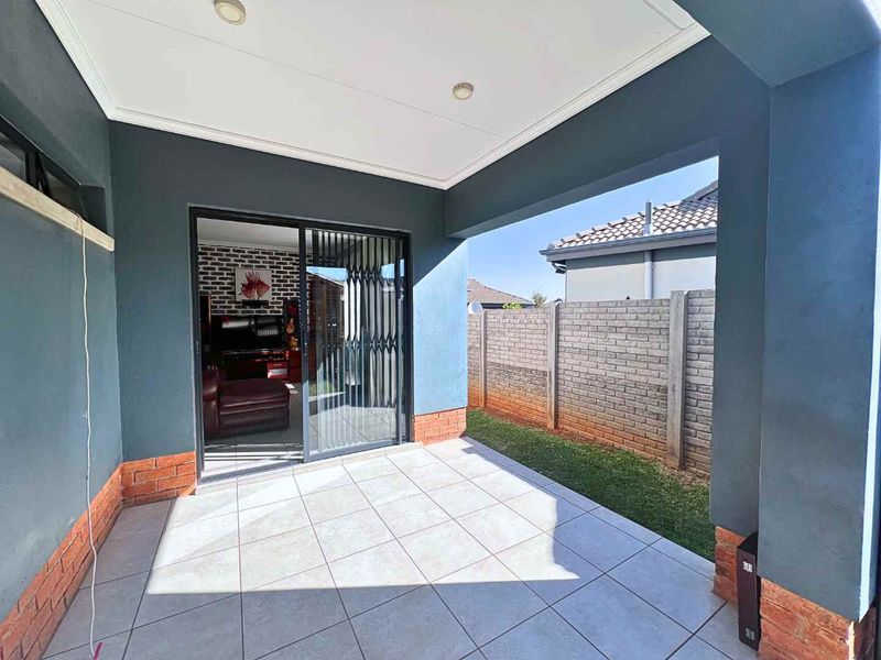 Three Bedroom home in Capital View Estate - Photo 3