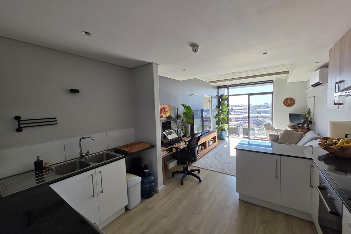 One Bed with Sea Views in Woodstock Quarter - Photo 3