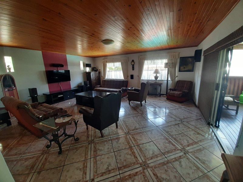 Family Home with a Flatlet for sale - Photo 8