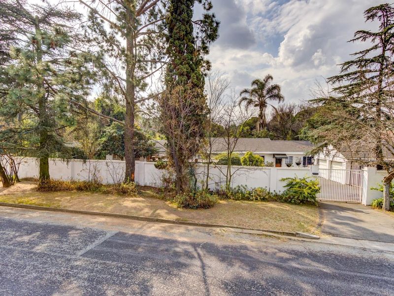 THREE HOMES ON 3548m2 - FAMILY HOMESTEAD OR INVESTMENT FOR RENTAL INCOME! - Photo 2