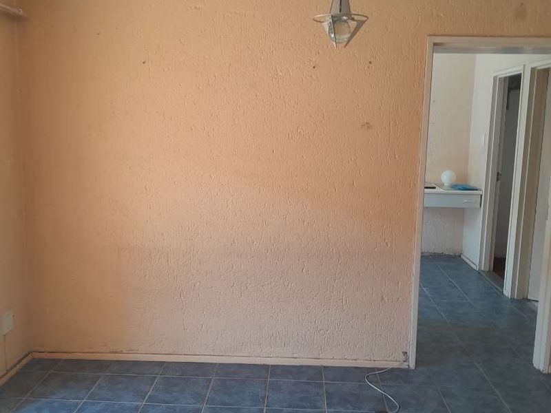 Secure complex grate location close to all amenities - Photo 4