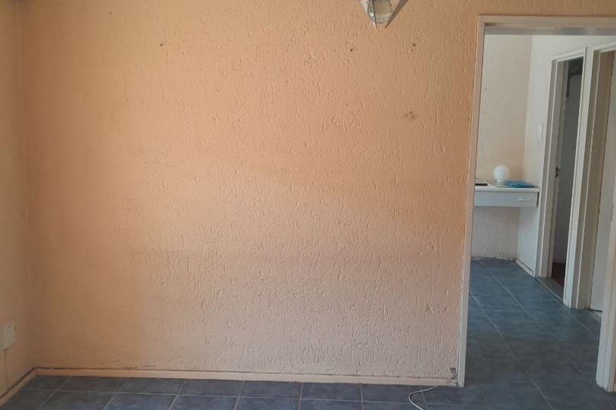 Secure complex grate location close to all amenities - Photo 4