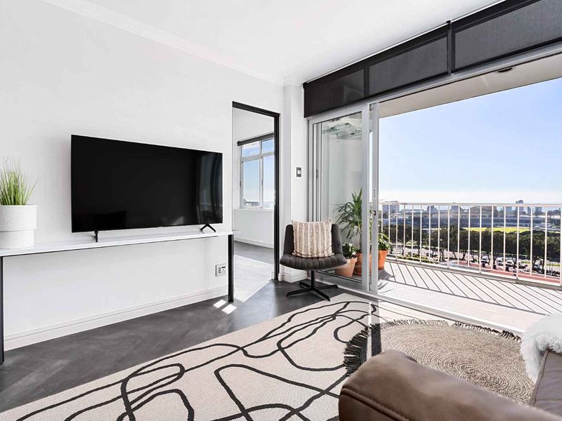 Top-Floor Luxury in Green Point! - Photo 5