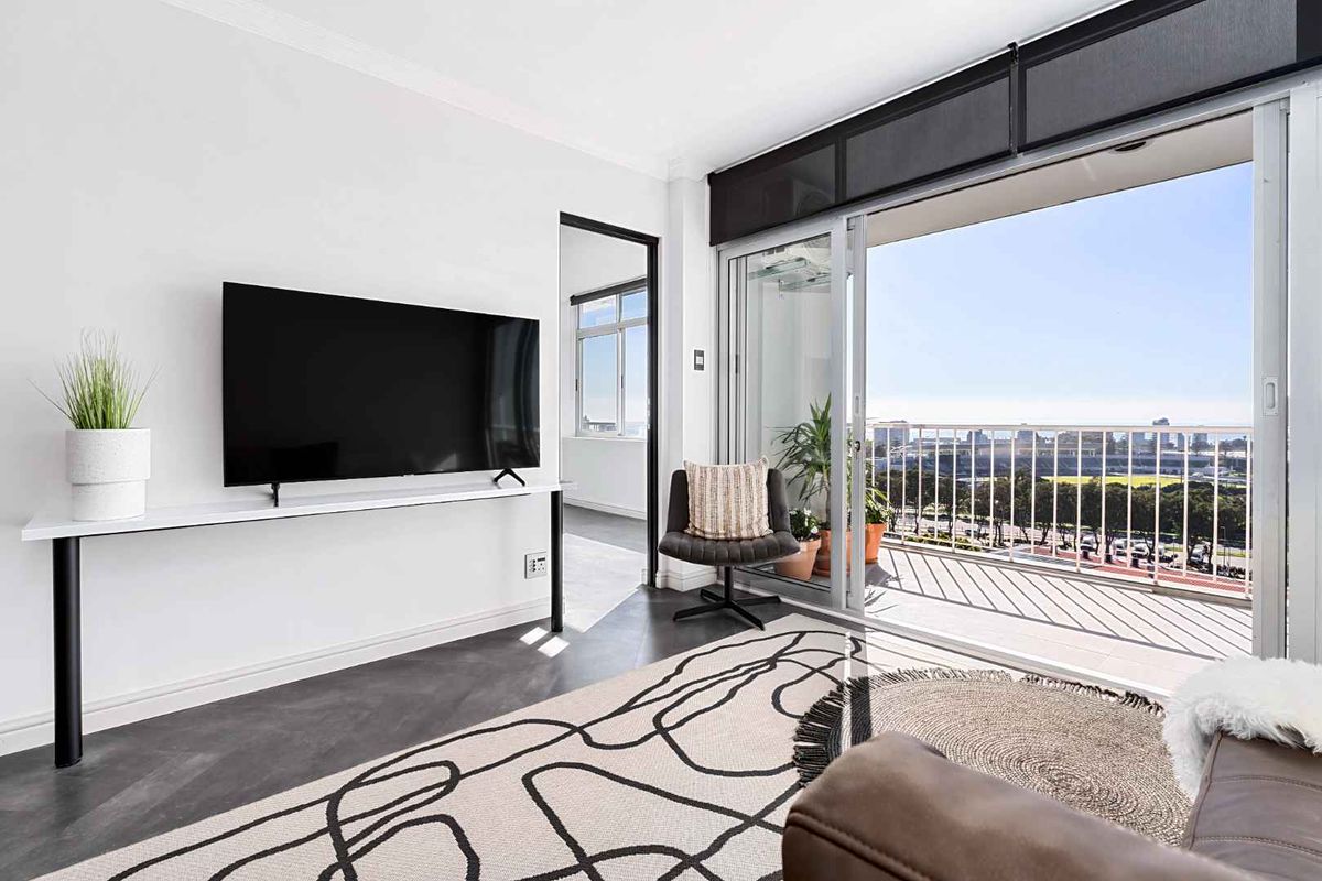 Top-Floor Luxury in Green Point! - Photo 5