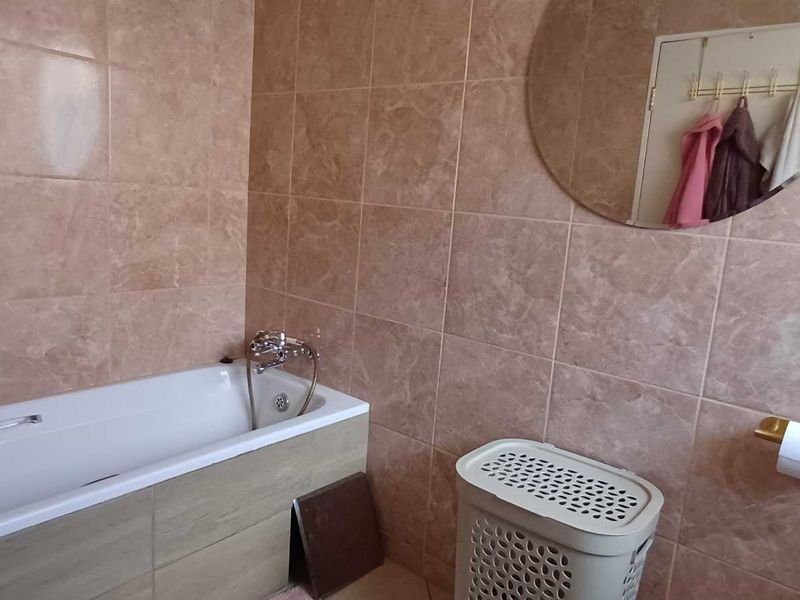 IMMACULATE RENOVATED UPSTAIRS UNIT - Photo 10