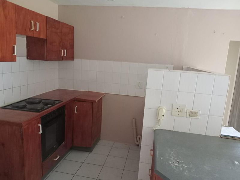 Discover simple, stylish living in this well-maintained 2-bedroom flat, perfect for comfortable everyday living or a smart investment opportunity. - Photo 3