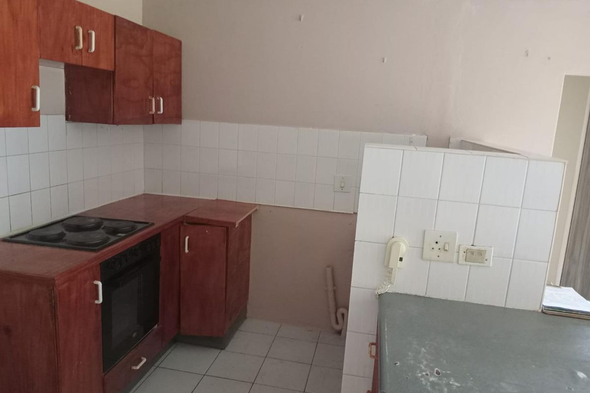 Discover simple, stylish living in this well-maintained 2-bedroom flat, perfect for comfortable everyday living or a smart investment opportunity. - Photo 3