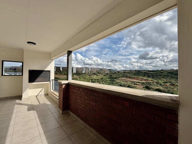 2 Bedroom apartment for sale with lush green views - Photo 1