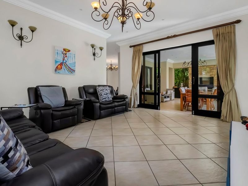 4 BEDROOM FAMILY HOME - Photo 7