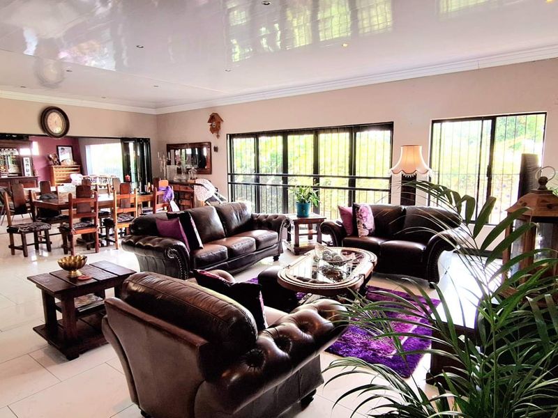 Discover Elegance - Unique 4-Bedroom Home Awaits You! - Photo 10