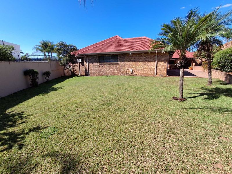 Spacious Three bedroom to rent in Valencia park - Photo 3