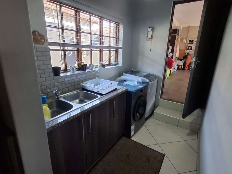 Modern Family Living with Solar, Security & Style - Photo 8