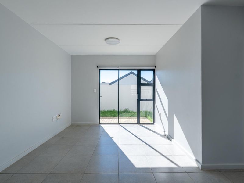 2 Bedroom apartment with Garden - Photo 2