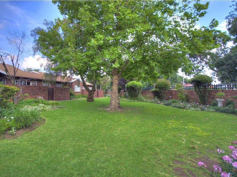 Pet friendly face-brick simplex in Prime Area! - Photo 8