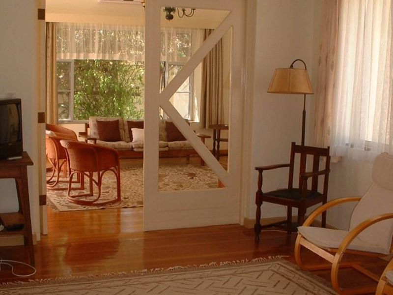 HOUSE PLUS FLAT WITH 14 ROOMS & OFFICE RIGHTS - Photo 7