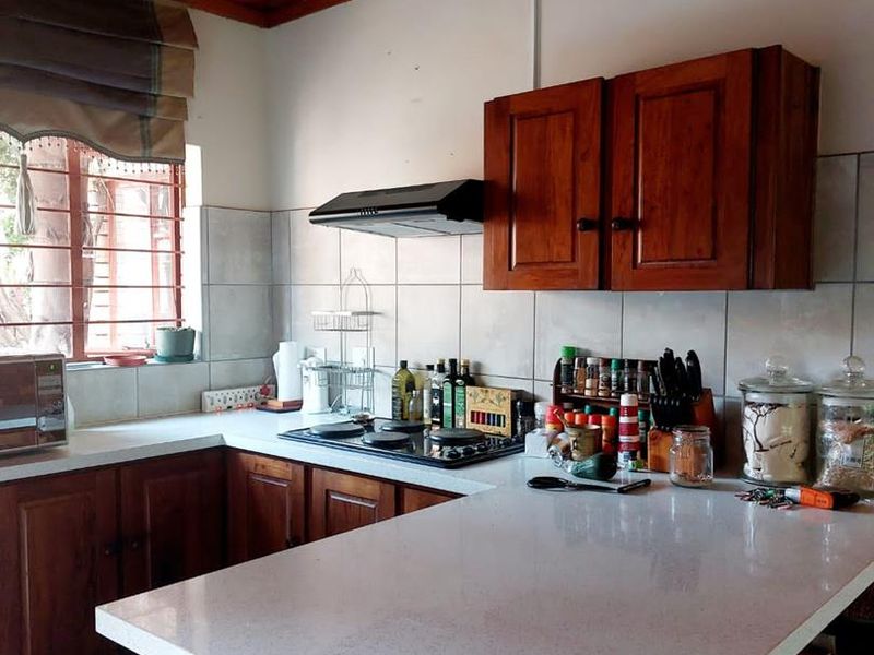 3 bedroom full title townhouse for sale. - Photo 3