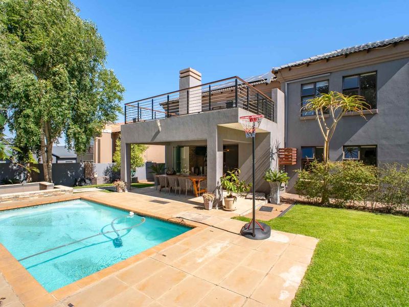 A Luxurious Home for Sale in Midlands Estate - Photo 2