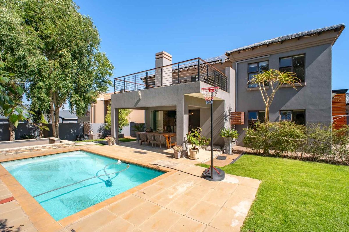 A Luxurious Home for Sale in Midlands Estate - Photo 2