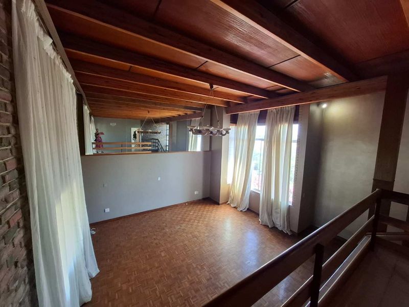 A Grand Opportunity Awaits – Restore, Renovate, Reimagine - Photo 4