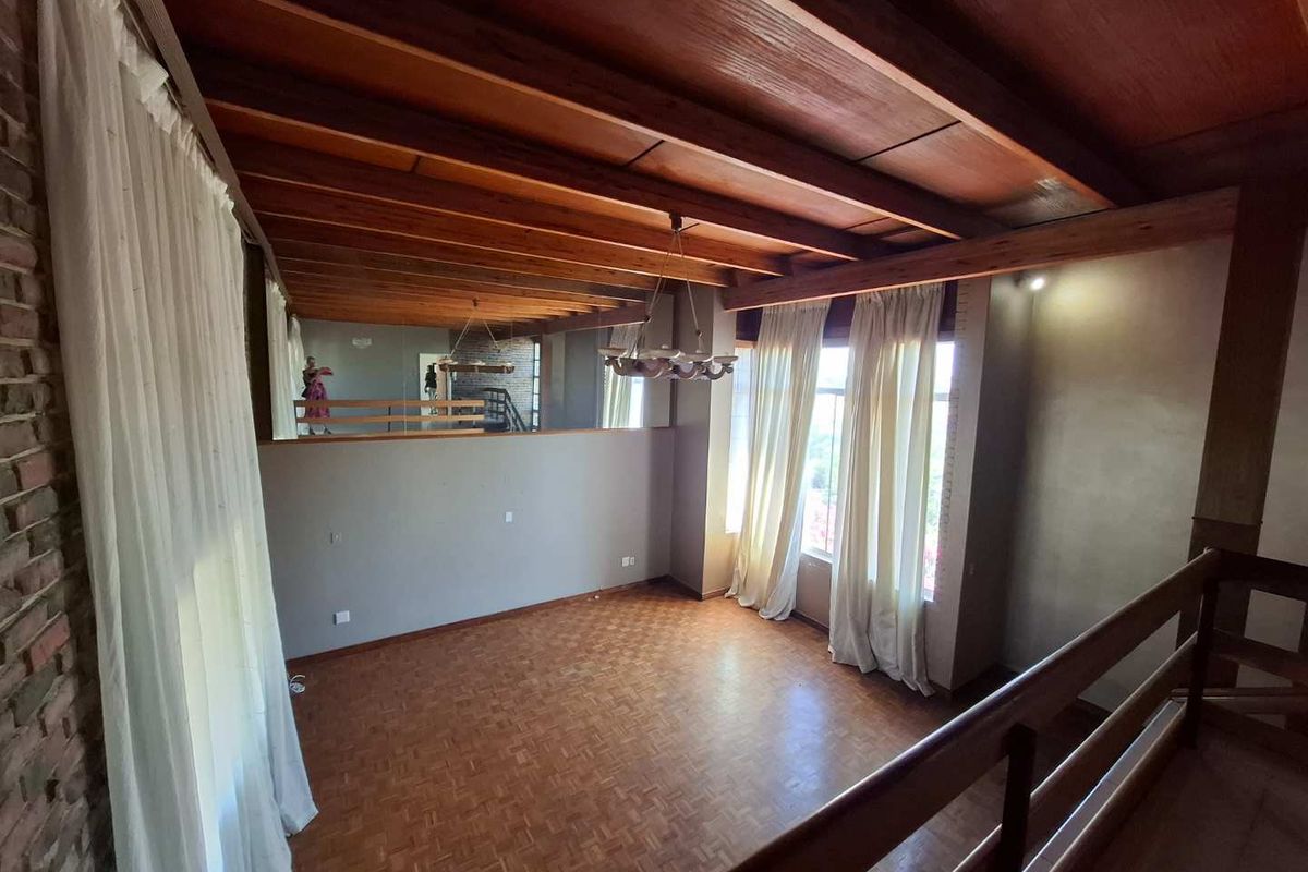 A Grand Opportunity Awaits – Restore, Renovate, Reimagine - Photo 4