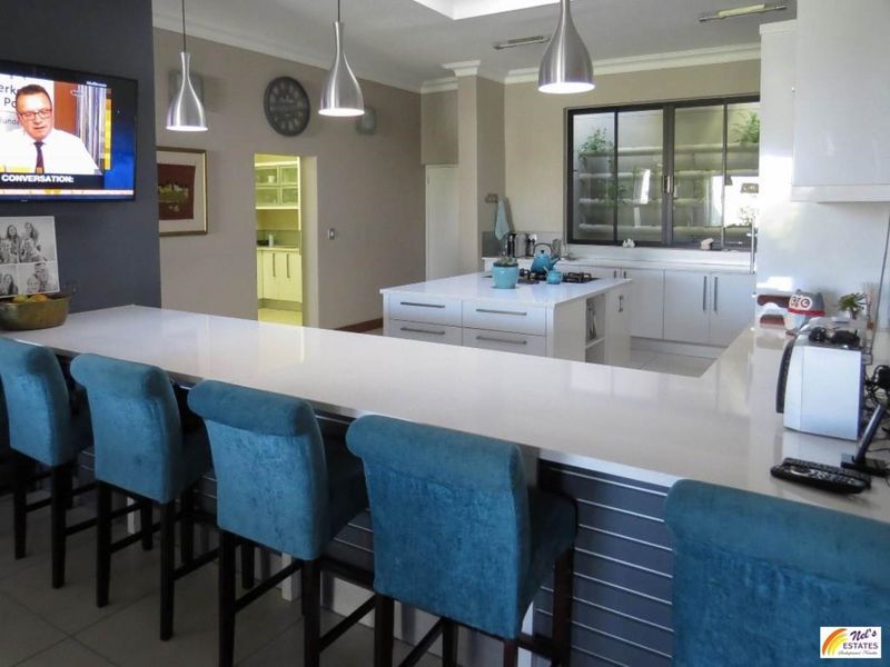 Stupendously Spacious - Photo 8