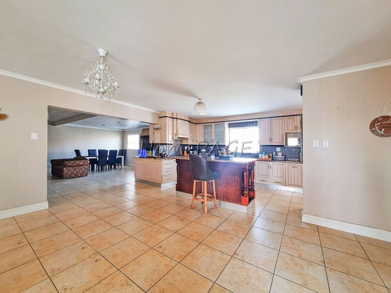 Central, Walvis Bay:  Spacious, Attractive 4 Bedroom home in popular area - Photo 6