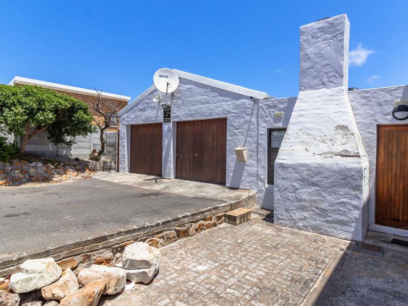 Not your average Coastal Cottage - Photo 4