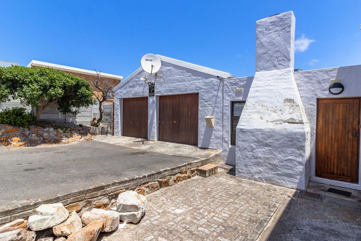 Not your average Coastal Cottage - Photo 4