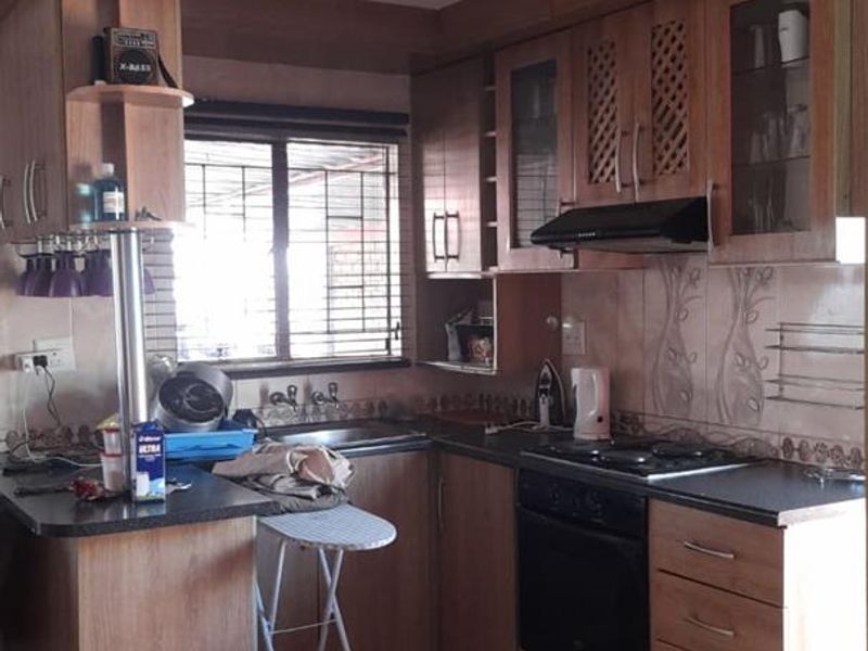 Stunning House In The East Of Soshanguve VV - Photo 6