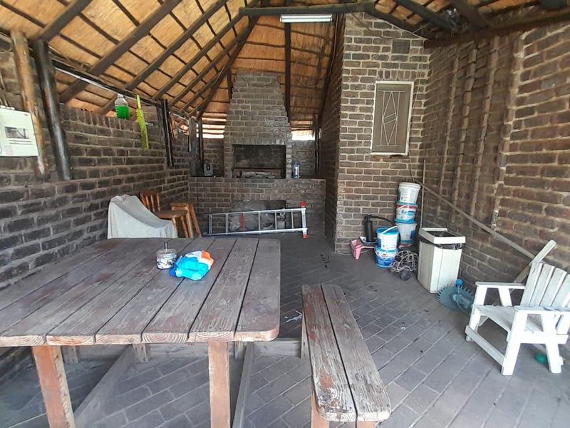 Spacious 4 bedroom house with flatlet - Photo 10