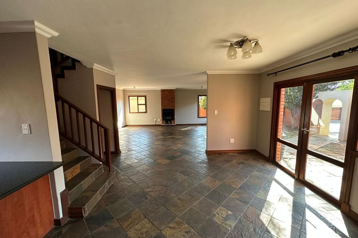 Spacious 3 bedroom duplex in Equestria - Photo 4
