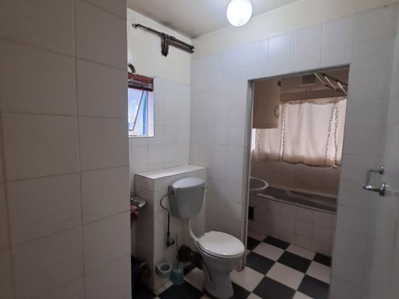 Spacious 5 Bedroom apartment is now ready for a new owner! - Photo 4