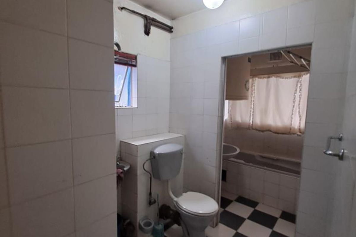 Spacious 5 Bedroom apartment is now ready for a new owner! - Photo 4