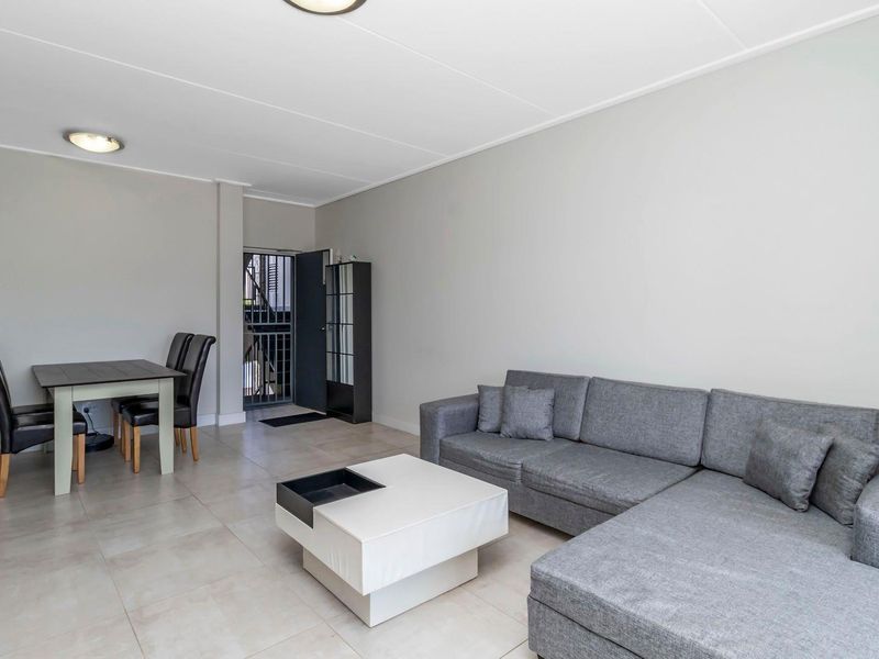 Furnished lock up and go - Photo 2