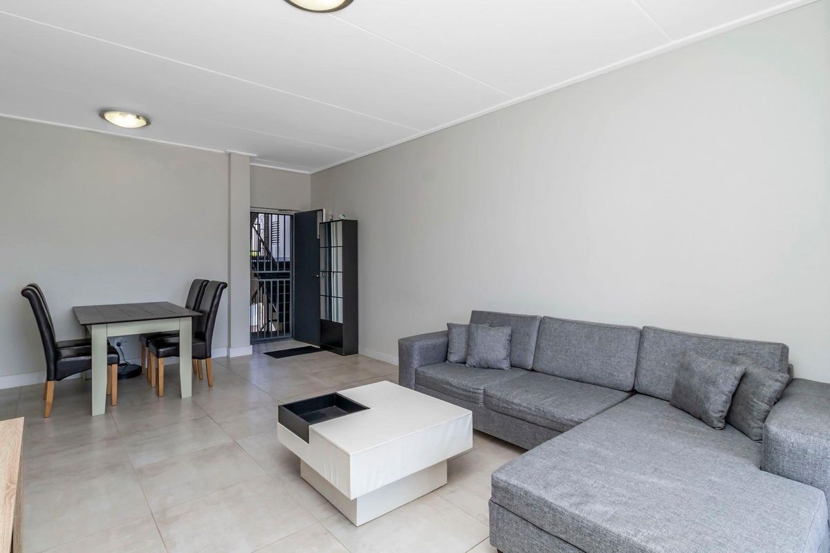 Furnished lock up and go - Photo 2