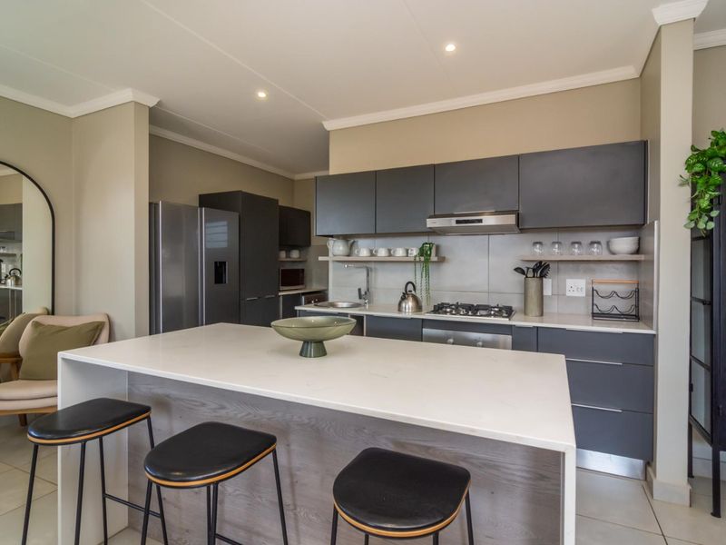 Stunning 148 m2 4-Bedroom Home in Lion Pride Lifestyle Estate - Photo 8