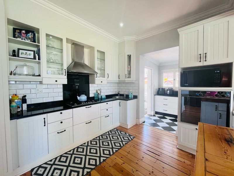 Hendra - Coastal Comfort  , Modern Family Home with exceptional extra's - Photo 6