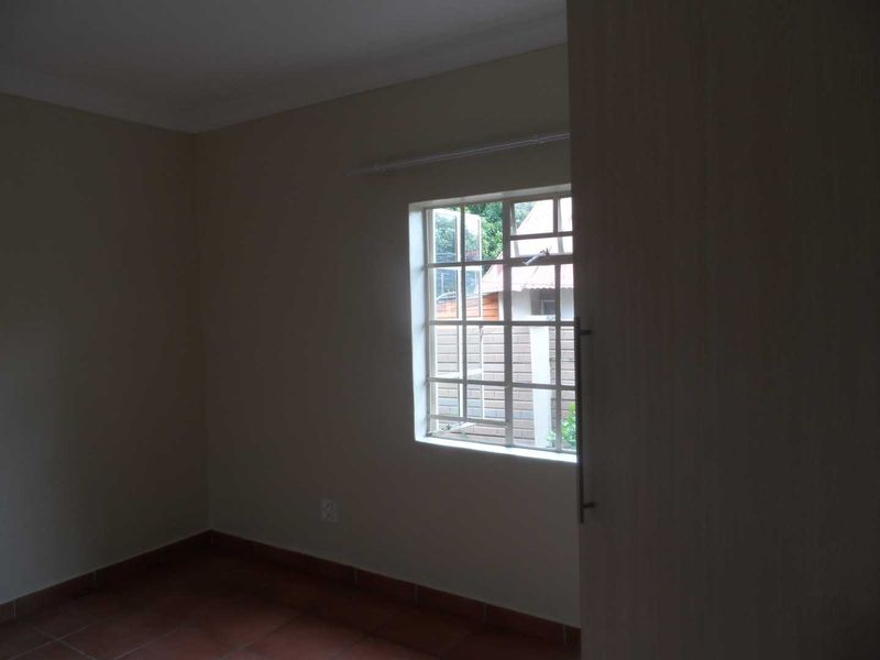 2 BEDROOM COTTAGE TO RENT IN PHILIP NEL PARK - Photo 8