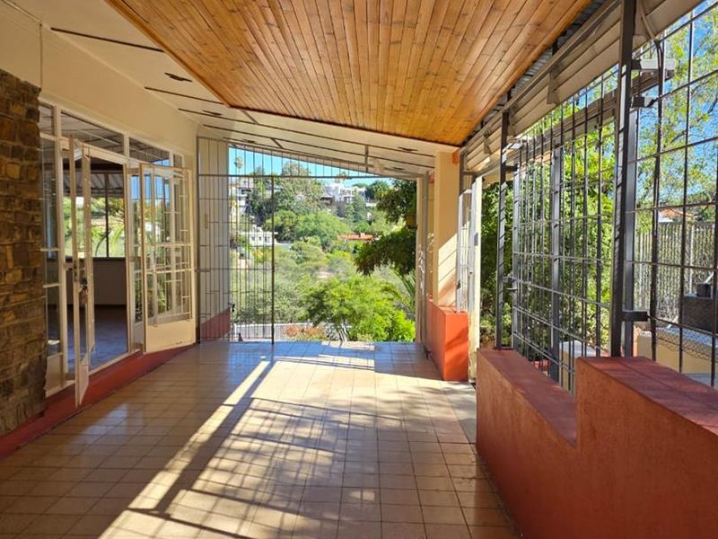 Spacious Living in Luxury Hill for Rent - Photo 7