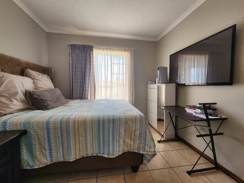 Two Bedroom Apartment In Sought After Complex - Photo 6