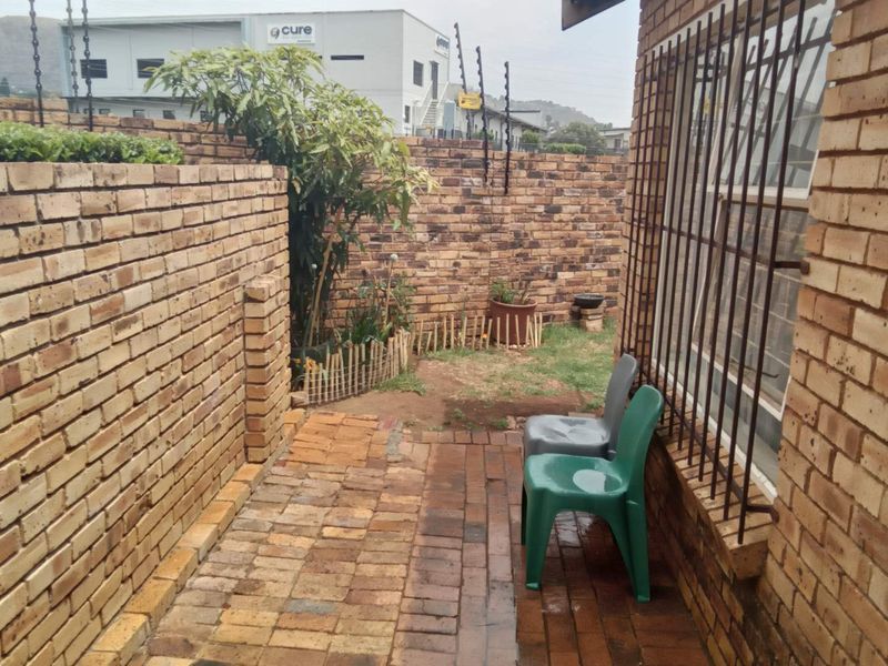 INVESTORS , NEWLY WEDS OR PENSIONER - Photo 4