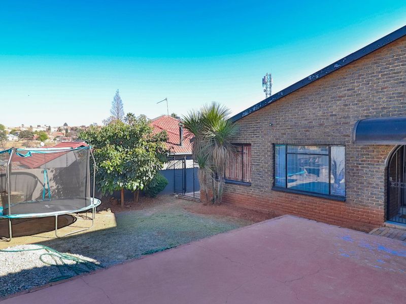 Dive Into Your Dream Home!! - Photo 2