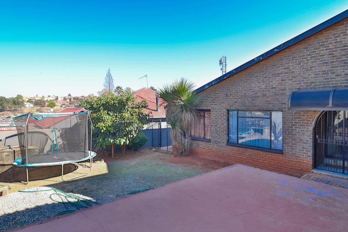 Dive Into Your Dream Home!! - Photo 2