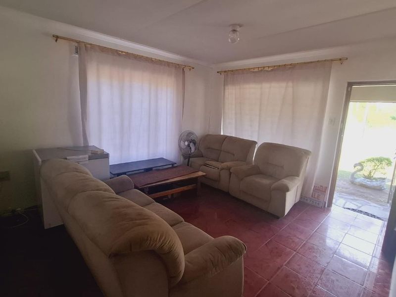 Charming 3-Bedroom Home in Desirable Shallcross - Photo 4