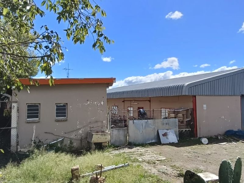 LARGE PROPARTY IDEAL FOR A ETREPRENEUR. NEXT TO FACTORY. - Photo 7